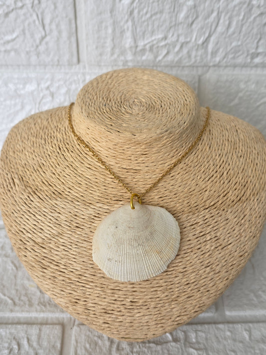 Concha Marina de mi Isla Necklace